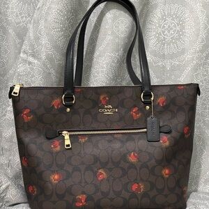 Gallery Tote Bag In Signature Canvas With Pop Floral Print